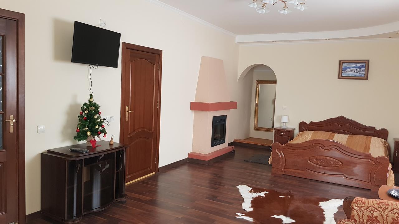 Lara Hotel Solochin Bagian luar foto
